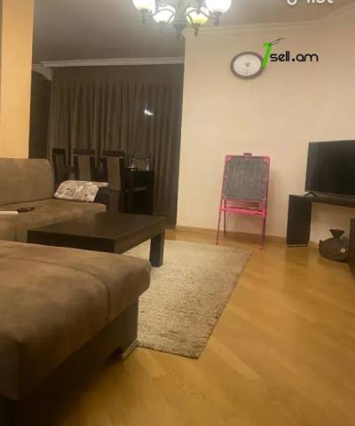 3 սենյականոց բնակարան Գրիբոյեդովի փողոցում, 76 ք.մ., նախավերջին հարկ, կապիտալ վերանորոգված