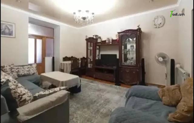 3 սենյականոց բնակարան, Arshakuniants avenue, 72 ք.մ., 3/5 հարկ, կապիտալ վերանորոգված, քարե շենք