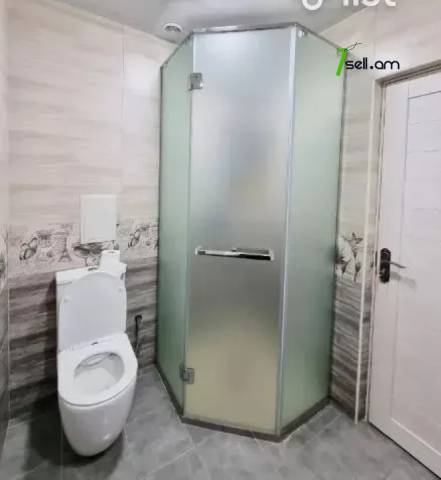 3 սենյականոց բնակարան նորակառույց շենքում Ավետիս Ահարոնյանի փողոցում, 97 ք.մ., 2 սանհանգույց