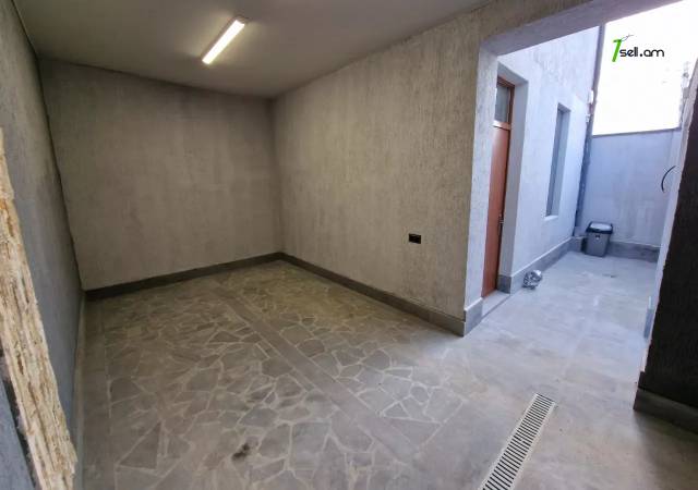 Երկու հարկանի քարե տուն, Դավթաշենի 2-րդ զանգված Դավիթաշենում, 170 ք.մ., 2 սանհանգույց