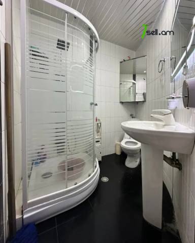 2 սենյականոց բնակարան նորակառույց շենքում Նար-Դոսի փողոցում, 57 ք.մ., բարձր առաստաղներ, 3/5 հարկ