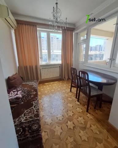 3 սենյականոց բնակարան Արամի փողոցում, 98 ք.մ., 3/6 հարկ, մի քանի պատշգամբ, կապիտալ վերանորոգված