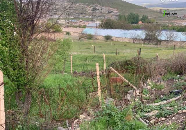 Հողատարածք բնակելի շինությունների համար Ավանում, 800 քմ