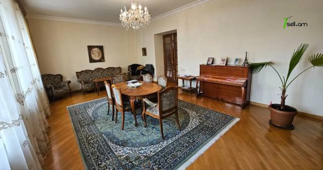 Երկու հարկանի քարե տուն Սեպուհի փողոցում Արաբկիրում, 788 ք.մ., 2 սանհանգույց, կոսմետիկ վերանորոգում