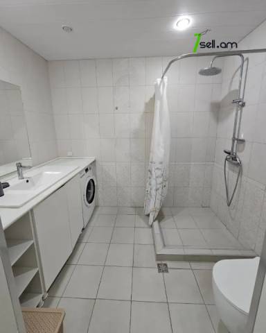3 սենյականոց բնակարան Վարդանանց փողոցում, 75 ք.մ., 2/4 հարկ, կապիտալ վերանորոգված, քարե շենք