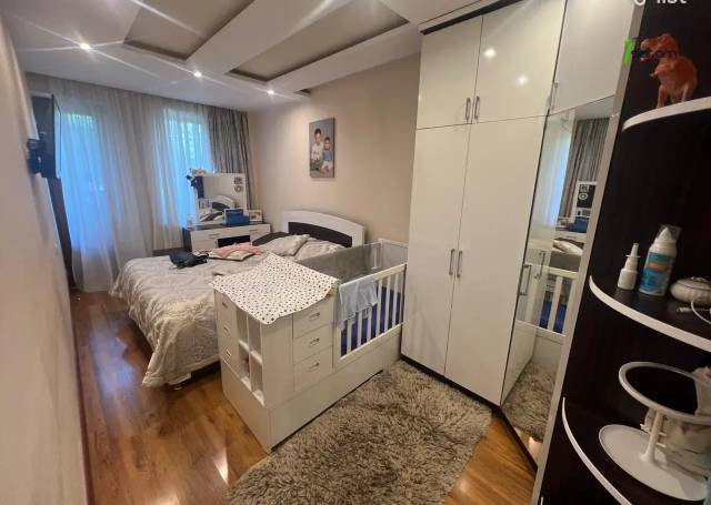 4 սենյականոց բնակարան Էրեբունիում, 100 քմ, 2/5 հարկ, եվրովերանորոգված, քարե շենք