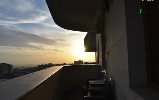 3 սենյականոց բնակարան նորակառույց շենքում Լվովյան փողոցում, 74 ք.մ., բարձր առաստաղներ