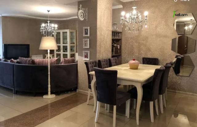 4 սենյականոց բնակարան Մաշտոցի պողոտայում, 135 ք.մ., 2 սանհանգույց, կապիտալ վերանորոգված, քարե շենք