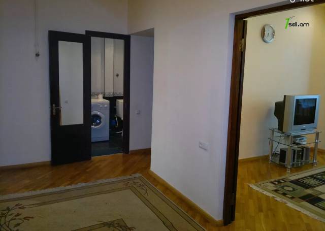 4 սենյականոց բնակարան Կոմիտասի պողոտայում, 110 ք.մ., բարձր առաստաղներ, նախավերջին հարկ