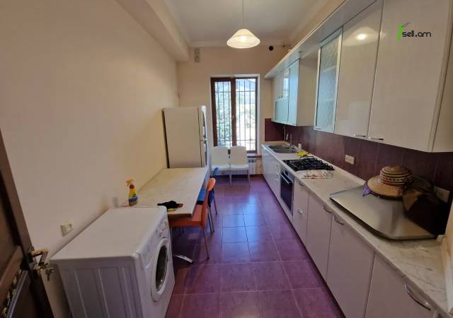 Երկու հարկանի քարե տուն Նուբարաշենի 4-րդ փողոցում Նուբարաշենում, 800 ք.մ., 3+ սանհանգույց