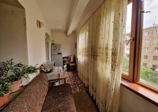 3 սենյականոց բնակարան Աշոտ Հովհաննիսյանի փողոցում, 78 քմ, նախավերջին հարկ, մասնակի վերանորոգում