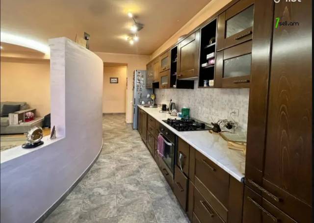 4 սենյականոց բնակարան Րաֆֆու փողոցում, 87 ք.մ., 3/9 հարկ, կապիտալ վերանորոգված