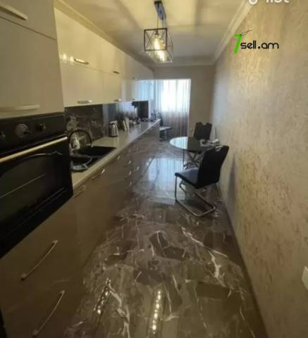 3 սենյականոց բնակարան, Նազարբեկյան թաղամաս, 100 ք.մ., մի քանի պատշգամբ, նախավերջին հարկ