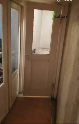 2 սենյականոց բնակարան Ֆուչիկի փողոցում, 38 ք.մ., նախավերջին հարկ, քարե շենք