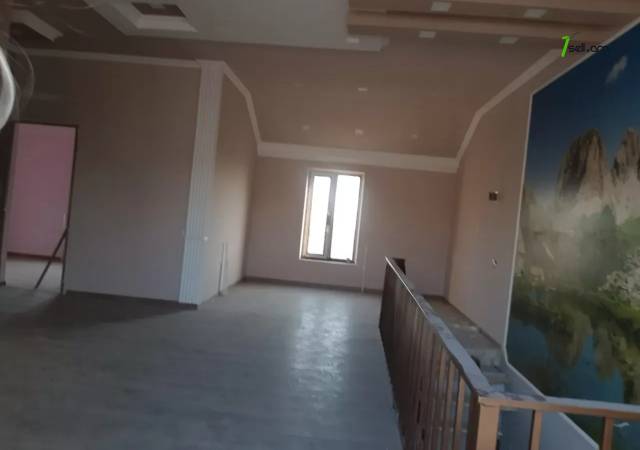 Երկու հարկանի տուն Կենտրոնական փողոցում Մասիսում, 350 ք.մ., 2 սանհանգույց, եվրովերանորոգված