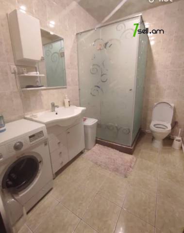 3 սենյականոց բնակարան նորակառույց շենքում Ծարավ աղբյուրի փողոցում, 110 ք.մ., 7/14 հարկ