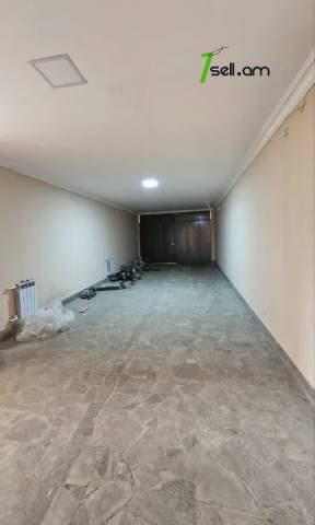 Երկու հարկանի քարե տուն, Գ-1 թաղամաս Աջափնյակում, 880 ք.մ., 2 սանհանգույց, կապիտալ վերանորոգված