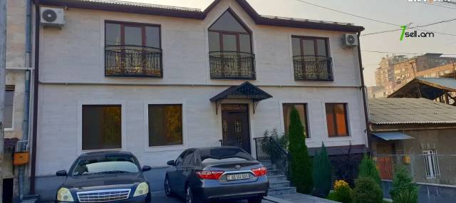 Երկու հարկանի քարե տուն Քաջազնունի փողոցում կենտրոնում, 750 քմ, 3+ սանհանգույց, կապիտալ վերանորոգված