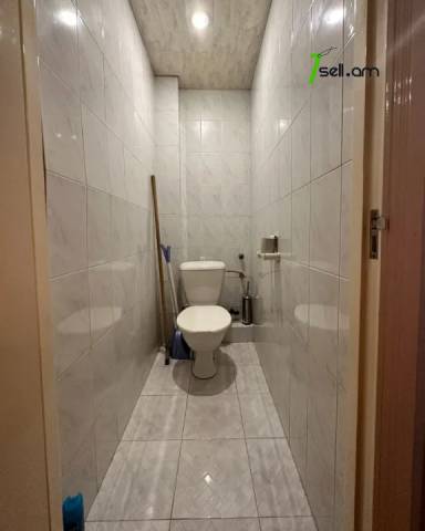 3 սենյականոց բնակարան Պարույր Սևակի փողոցում, 80 ք.մ., 3/5 հարկ, կապիտալ վերանորոգված, քարե շենք