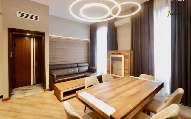 3 սենյականոց բնակարան Ազատության պողոտայում, 110 քմ, 2 սանհանգույց, բարձր առաստաղներ