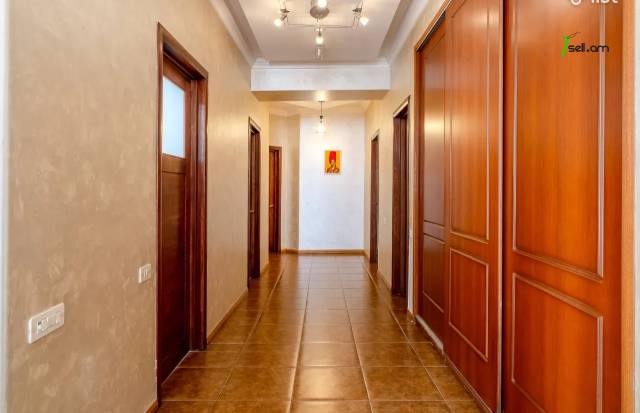 4 սենյականոց բնակարան նորակառույց շենքում Դեղատան փողոցում, 145 ք.մ., 2 սանհանգույց