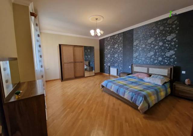 Երեք հարկանի քարե տուն Գևորգ Հովսեփյանի փողոցում Նորք Մարաշում, 1900 քմ, 3+ սանհանգույց