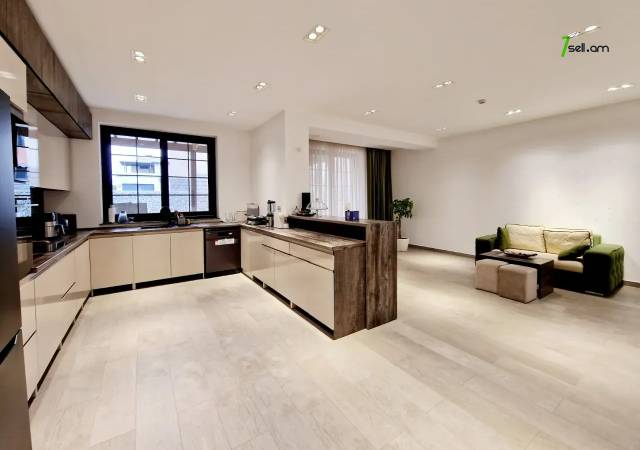 Երկու հարկանի քարե տուն, Վահագնի Թաղամաս Աջափնյակում, 700 ք.մ., 3+ սանհանգույց