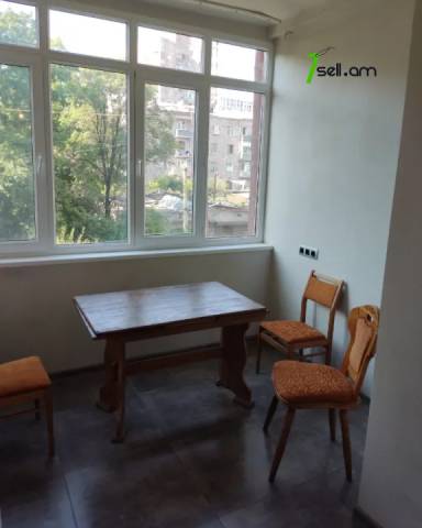 2 սենյականոց բնակարան Էստոնական փողոցում, 54 ք.մ., 2/5 հարկ, կոսմետիկ վերանորոգում, քարե շենք