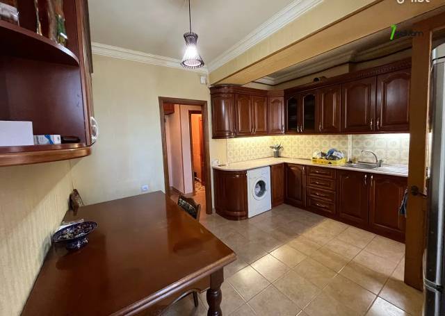 3 սենյականոց բնակարան, Ավան-Առինջ 1-ին միկրոշրջան, 85 ք.մ., 2 սանհանգույց, 3/9 հարկ