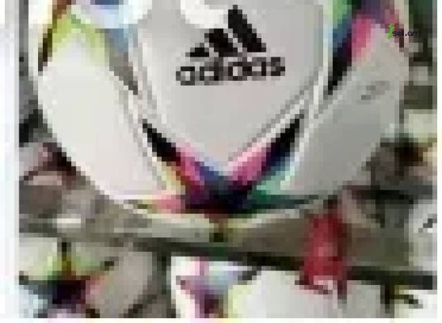Adidas ֆուտբոլային գնդակ, Футбольный мяч Adidas