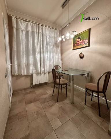 2 սենյականոց բնակարան Մաշտոցի պողոտայում, 60 ք.մ., բարձր առաստաղներ, 2/5 հարկ, կոսմետիկ վերանորոգում
