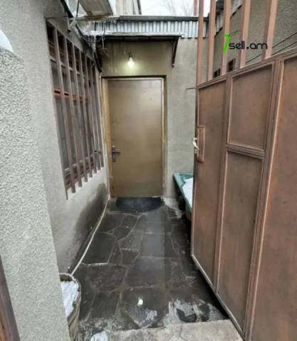 Մեկ հարկանի քարե տուն Ադանայի փողոցում կենտրոնում, 80 քմ, եվրովերանորոգված