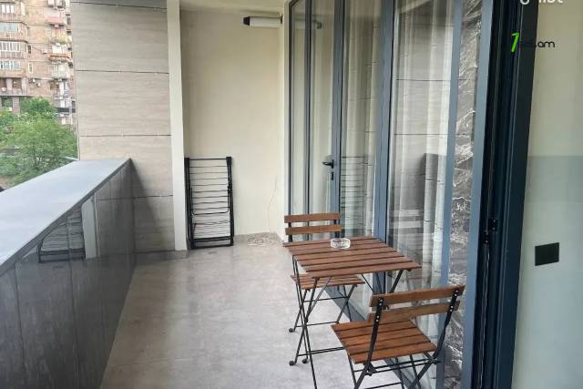 2 սենյականոց բնակարան նորակառույց շենքում Արամ Խաչատրյան փողոցում, 74 ք.մ., 3/16 հարկ