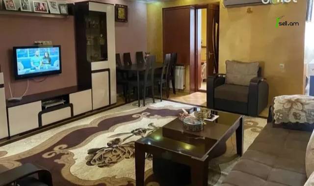 4 սենյականոց բնակարան Ռոստովյան փողոցում, 75 ք.մ., 3/5 հարկ, կոսմետիկ վերանորոգում, քարե շենք