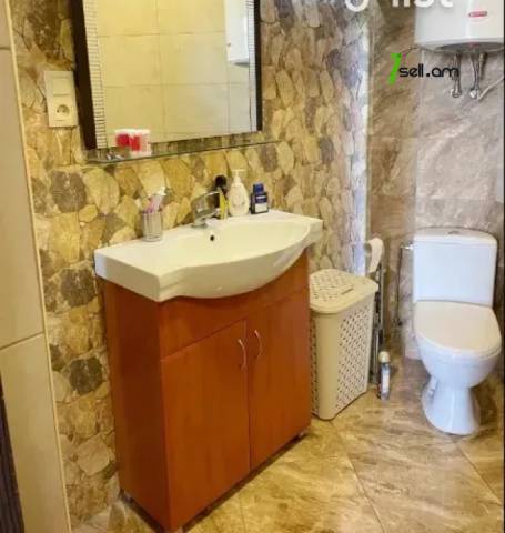 2 սենյականոց բնակարան Ազատության պողոտայում, 40 ք.մ., բարձր առաստաղներ, 2/5 հարկ