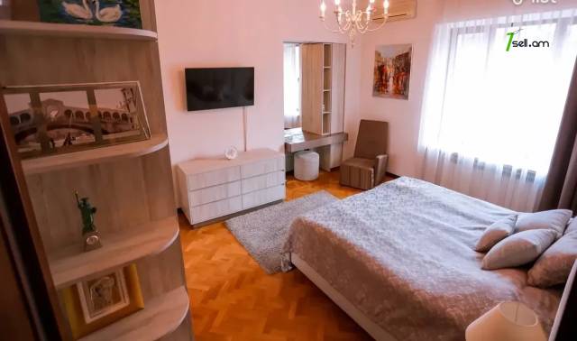 3 սենյականոց բնակարան Պուշկինի փողոցում, 119 ք.մ., 2 սանհանգույց, բարձր առաստաղներ