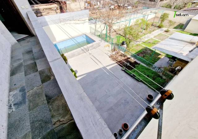 Երեք հարկանի տուն Օստրովսկու փողոցում կենտրոնում, 900 քմ, 3+ սանհանգույց, կապիտալ վերանորոգված