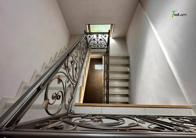 Երեք հարկանի քարե տուն, Նոյ թաղամաս Մալաթիա Սեբաստիայում, 360 ք.մ., 3+ սանհանգույց