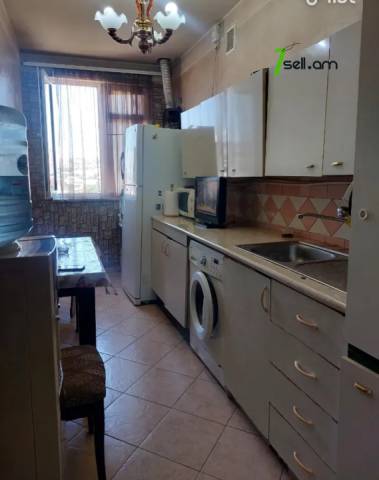 3 սենյականոց բնակարան Էրեբունու փողոցում, 90 ք.մ., կոսմետիկ վերանորոգում, քարե շենք