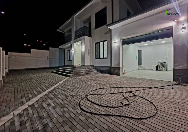 Երկու հարկանի քարե տուն Գոգոլի փողոցում Քանաքեռ Զեյթունում, 650 ք.մ., 3+ սանհանգույց