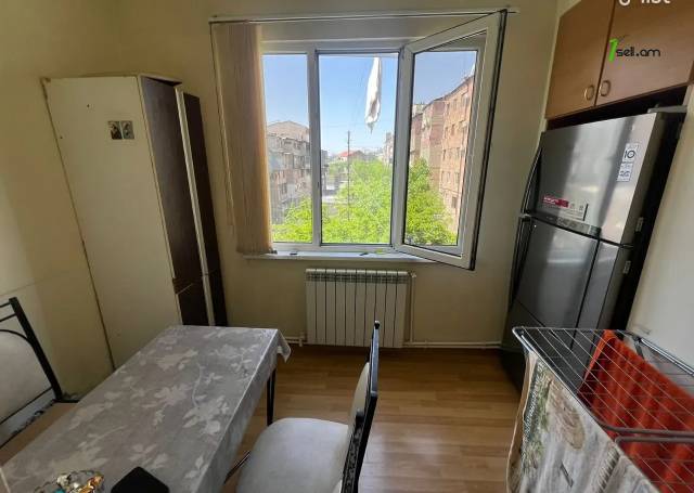 3 սենյականոց բնակարան Ազատության պողոտայում, 67 քմ, նախավերջին հարկ, բարձր առաստաղներ