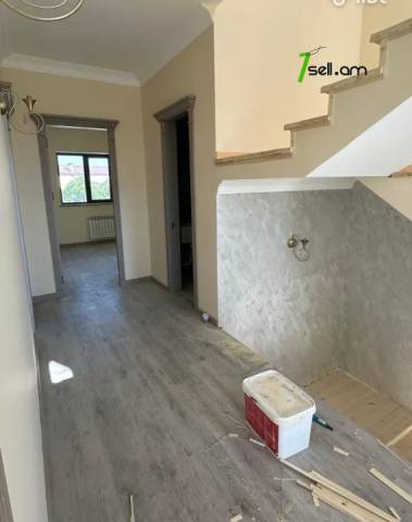 Երկու հարկանի տուն Մելքումով փողոցում Դավթաշենում, 190 քմ, 2 սանհանգույց