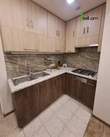 3 սենյականոց բնակարան Աբովյան փողոցում, 85 ք.մ., 2 սանհանգույց, 3/5 հարկ, կոսմետիկ վերանորոգում