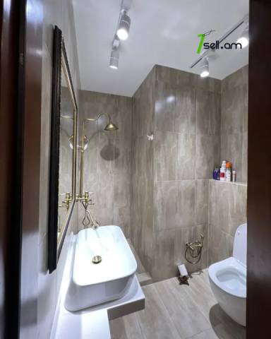 3 սենյականոց բնակարան Մեսրոպ Մաշտոցի պողոտայում, 85 ք.մ., նախավերջին հարկ, կապիտալ վերանորոգված