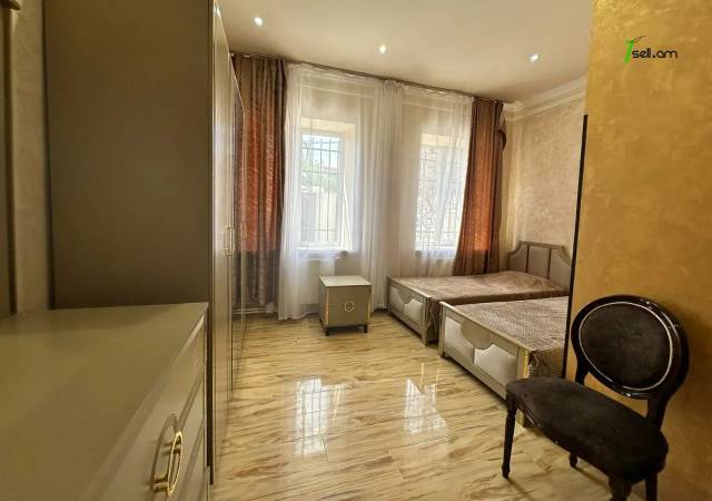 Երկու հարկանի քարե տուն Նոր Արեշի 22-րդ փողոցում Էրեբունիում, 140 քմ, 2 սանհանգույց