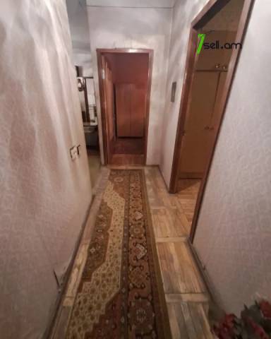 4 սենյականոց բնակարան Երվանդ Քոչարի փողոցում, 104 ք.մ., մի քանի պատշգամբ, նախավերջին հարկ