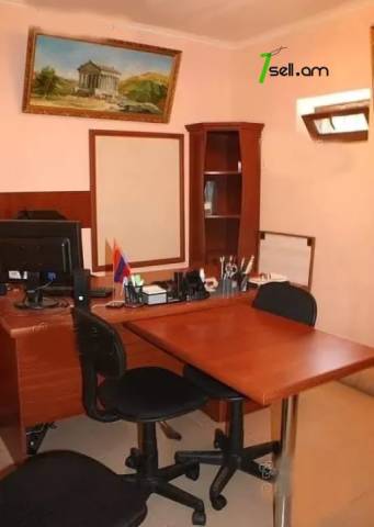 3 սենյականոց բնակարան, Safaryan St, 64 ք.մ., 3/5 հարկ, եվրովերանորոգված, քարե շենք