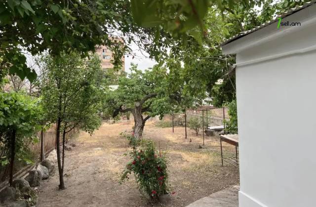 Մեկ հարկանի քարե տուն Գաջագործների 2-րդ փողոցում Արաբկիրում, 90 քմ, եվրովերանորոգված