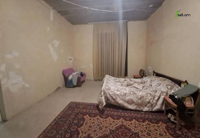 Երկու հարկանի քարե տուն Մոլդովական փողոցում Նոր Նորքում, 630 ք.մ., 2 սանհանգույց