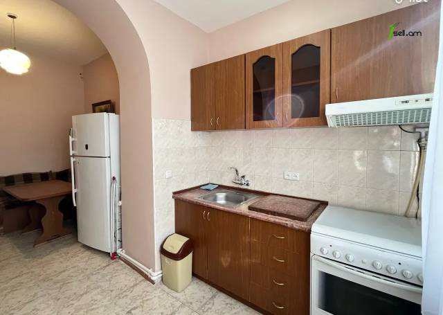 4 սենյականոց բնակարան Կոմիտասի պողոտայում, 110 քմ, նախավերջին հարկ, 2 սանհանգույց, բարձր առաստաղներ